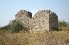 Vestiges archéologiques du Pallas - Français : Mèze (Hérault) - Chevet de l'église de Saint-Paul de Pallas.