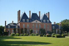 Château de Mesnil-Geoffroy - Français :  Chateau du Mesnil-Geoffroy - façade jardin - août 2019