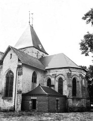 Église - Français :  Abside et transept, au sud.