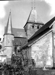 Église - Français :  Clocher et transept.