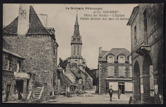 Ancien rendez-vous de chasse des ducs de Rohan - Gouarec. Place des Halles - L'église - Vieille maison des Ducs de Rohan.