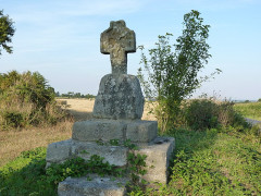 Croix du 15e siècle dite Croix de la Belle Place - 