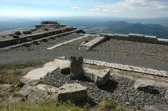 Vestiges du temple de Mercure au sommet du Puy-de-Dôme - 