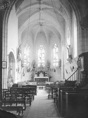 Eglise paroissiale Saint-Thibault - Français :  Vue intérieure de la nef vers le choeur.