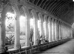Restes de l'ancienne abbaye de la Guiche - French architectural photographer