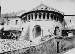 Restes de l'église Saint-Laurent, maison communale - French art historian and archaeologist