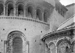 Restes de l'église Saint-Laurent, maison communale - French art historian and archaeologist