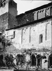 Restes de l'église Saint-Laurent, maison communale - French art historian and archaeologist