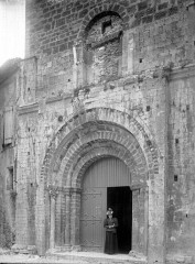 Restes de l'église Saint-Laurent, maison communale - French art historian and archaeologist