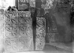 Restes de l'église Saint-Laurent, maison communale - French art historian and archaeologist