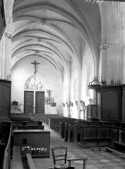 Église - Français :  Nef, vue du choeur.
