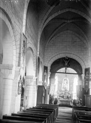 Église - Français :  Nef, vue de l'entrée.