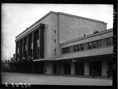 Gare ferroviaire - Français :  Référence bibliographique : Meurisse, 96542 A

Appartient à l’ensemble documentaire : Pho20Meu Appartient à l’ensemble documentaire : HNormand1 Appartient à l’ensemble documentaire : BmLHav000 Appartient à l’ensemble documentaire : BmLHav001 Image de presse Couverture : 03 octobre 1932 Langue : français  Éditeur : diff. par l'Agence Meurisse (Paris)
