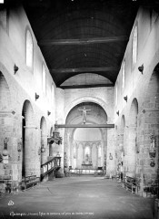 Ancien prieuré de Locmaria, ancienne caserne Emeriau - Français :  Eglise : Vue intérieure de la nef, vers le choeur.