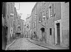 Maison natale du maréchal Joffre - Français : Sujet : Joffre, Joseph (1852-1931) -- Résidences et lieux familiers -- Rivesaltes (Pyrénées-Orientales, France) Rivesaltes (Pyrénées-Orientales, France) Référence bibliographique : Rol, 159351 Appartient à l’ensemble documentaire : Pho20Rol Image de presse Couverture : 21 novembre 1931 Langue : français