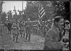Mémorial Américain du Bois Belleau - Français : Sujet : Foch, Ferdinand (1851-1929) Cimetières militaires américains -- Château-Thierry (Aisne, France) Château-Thierry (Aisne, France) Référence bibliographique : Rol, 85466 Appartient à l’ensemble documentaire : Pho20Rol Appartient à l’ensemble documentaire : Picardi1 Image de presse Couverture : 22 juillet 1923 Langue : français