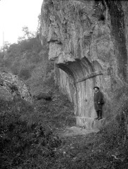 Porte romaine de Bons - Français : Sujet : Voies romaines Randonnée pédestre Mont-de-Lans (Isère, France) Appartient à l’ensemble documentaire : BnGren00 Langue : français