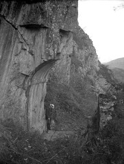 Porte romaine de Bons - Français : Sujet : Voies romaines Randonnée pédestre Mont-de-Lans (Isère, France) Appartient à l’ensemble documentaire : BnGren00 Langue : français