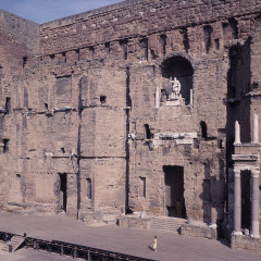 Amphithéâtre (temple dans un hémicycle précédé d'un nymphée) - 