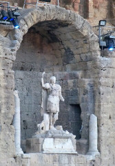 Amphithéâtre (temple dans un hémicycle précédé d'un nymphée) - 