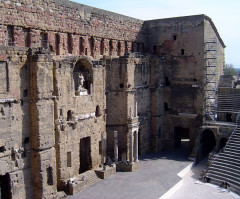 Amphithéâtre (temple dans un hémicycle précédé d'un nymphée) - 