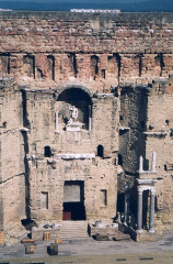 Amphithéâtre (temple dans un hémicycle précédé d'un nymphée) - 
