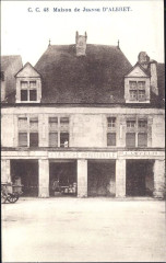 Maison carrée ou de Jeanne d'Albret - Français : Sujet : Monuments historiques -- Nay (Pyrénées-Atlantiques) -- 20e siècle -- Cartes postales Jeanne III (reine de Navarre ; 1528-1572) Nay-Bourdettes Appartient à l’ensemble documentaire : PrnS001 Langue : sans contenu linguistique