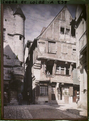 Maison rouge - Français : Lieu : Chinon Lieu : Chinon, France Mission : 1909 - Centre de la France - Auguste Léon - (juin) Thème : Habitat / Architecture Thème : Art Sous-thème : Tour Sous-thème : Habitation Sous-thème : Rue / Quartier Sous-thème : Moyen Age Sous-thème : Colombage Légende d'origine : Indre et Loire Procédé : Autochrome Support : Verre Dénomination : Autochrome Format d'origine : Vertical Appartenance actuelle : Département des Hauts-de-Seine, musée Albert-Kahn