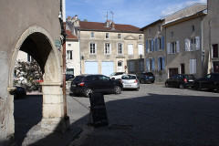 Maison avec statue de la Vierge - 