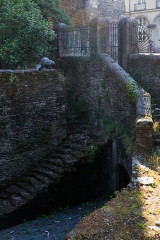 Porte gallo-romaine, dite du Bastion Saint-Pierre, dépendant de l'ancien évêché - 