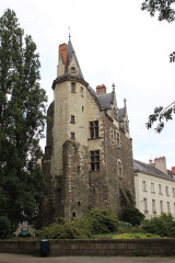 Porte gallo-romaine, dite du Bastion Saint-Pierre, dépendant de l'ancien évêché - 