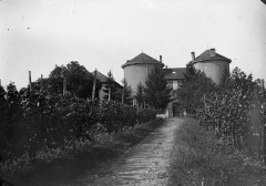 Château de Bayard (ruines) - Français : Sujet : Châteaux Pontcharra (Isère, France) Appartient à l’ensemble documentaire : BnGren00 Langue : français