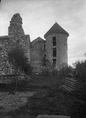 Château de Bayard (ruines) - Français : Sujet : Châteaux -- Isère (France) Ruines Pontcharra (Isère, France) Appartient à l’ensemble documentaire : BnGren00 Langue : français
