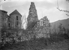 Château de Bayard (ruines) - Français : Sujet : Châteaux -- Isère (France) Ruines Pontcharra (Isère, France) Appartient à l’ensemble documentaire : BnGren00 Langue : français