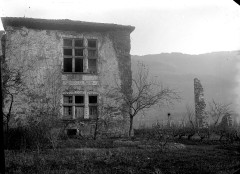 Château de Bayard (ruines) - Français : Sujet : Châteaux Ruines Pontcharra (Isère, France) Appartient à l’ensemble documentaire : BnGren00 Langue : français