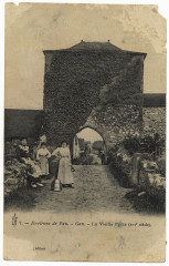 Ancienne porte de ville, dite Prison - Français : Sujet : Tours -- Gan (Pyrénées-Atlantiques) -- 20e siècle -- Cartes postales Prisons -- Gan (Pyrénées-Atlantiques) -- 20e siècle -- Cartes postales Gan Appartient à l’ensemble documentaire : PrnS001 Langue : sans contenu linguistique