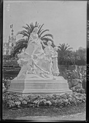 Regina, anciennement Excelsior Hôtel Regina - Français : Sujet : Victoria (1819-1901 ; reine de Grande-Bretagne) -- Monuments Nice (Alpes-Maritimes, France) Monuments commémoratifs -- France -- Nice Photographie de presse -- 1900-1945 Référence bibliographique : Rol, 19771 Appartient à l’ensemble documentaire : Pho20Rol Appartient à l’ensemble documentaire : PACA1 Couverture : 13 avril 1912 Langue : français