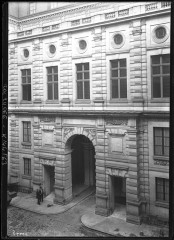 Cour des Comptes - Français : Sujet : Cours (architecture) France. Cour des comptes Paris (France) -- Palais Cambon Photographie de presse -- 1900-1945 Référence bibliographique : Rol, 24066 Appartient à l’ensemble documentaire : Pho20Rol Couverture : .. octobre 1912 Langue : français