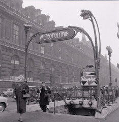 Métropolitain, station Palais-Royal - Italian photographerIn 2008 his works have been bought by BEIC - Biblioteca Europea d'Informazione e Cultura (European Library for Information and Culture) of Milan. The whole amount of Paolo Monti's works consists of more than 220,000 photographic negatives, 12,000+ prints and 790 chemigrams that describe the story, society and culture of Italy from 1943 to 1982.