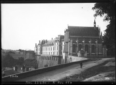 Château des Ducs de la Trémoïlle - Français : Sujet : Châteaux -- France -- Thouars Chapelles -- France -- Thouars Prisons -- France -- Thouars Thouars (Deux-Sèvres) -- Château Photographie de presse -- 1900-1945 Référence bibliographique : Rol, 23480 Appartient à l’ensemble documentaire : Pho20Rol Appartient à l’ensemble documentaire : PoitouCh1 Couverture : .. 1912 Langue : français