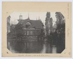Chalet suédois - Français : Sujet : Bassins de jardins Chalets Constructions pour expositions Paris (France) -- Champ-de-Mars Exposition internationale (1889 ; Paris) Vues d'architecture -- 1870-1913 Langue : français