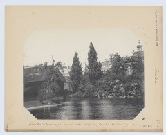 Chalet suédois - Français : Sujet : Chalets Rochers artificiels Bassins de jardins Constructions pour expositions Paris (France) -- Champ-de-Mars Exposition internationale (1889 ; Paris) Vues d'architecture -- 1870-1913 Langue : français