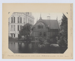 Chalet suédois - Français : Sujet : Chalets Rochers artificiels Bassins de jardins Constructions pour expositions Paris (France) -- Champ-de-Mars Exposition internationale (1889 ; Paris) Vues d'architecture -- 1870-1913 Langue : français