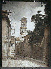 Ancienne abbaye Saint-Léger - Français : Lieu : Soissons Lieu : Soissons, Aisne, France Mission : 1917 - Aisne - Fernand Cuville (Section Photographique de l'Armée) - (mai-juillet) Thème : Habitat / Architecture Thème : Première guerre mondiale Sous-thème : Tour Sous-thème : Horloge Sous-thème : Clocher Sous-thème : Habitation Sous-thème : Arrière Sous-thème : Rue / Quartier Sous-thème : Architecture religieuse Légende d'origine : France, Soissons, Eglise Saint Léger Procédé : Autochrome Support : Verre Dénomination : Autochrome Format d'origine : Vertical Appartenance actuelle : Département des Hauts-de-Seine, musée Albert-Kahn
