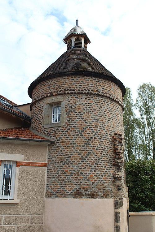 Monument Historique Ancien château de Joulet situé à Yzeure