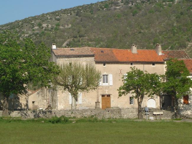 Monument Historique Ancien château (dit castellas) et demeure seigneuriale situé à Vissec