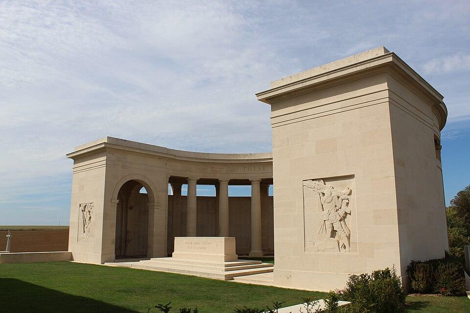 Monument Historique Ensemble formé par le Louverval Military Cemetery et le Cambrai Memorial situé à Doignies