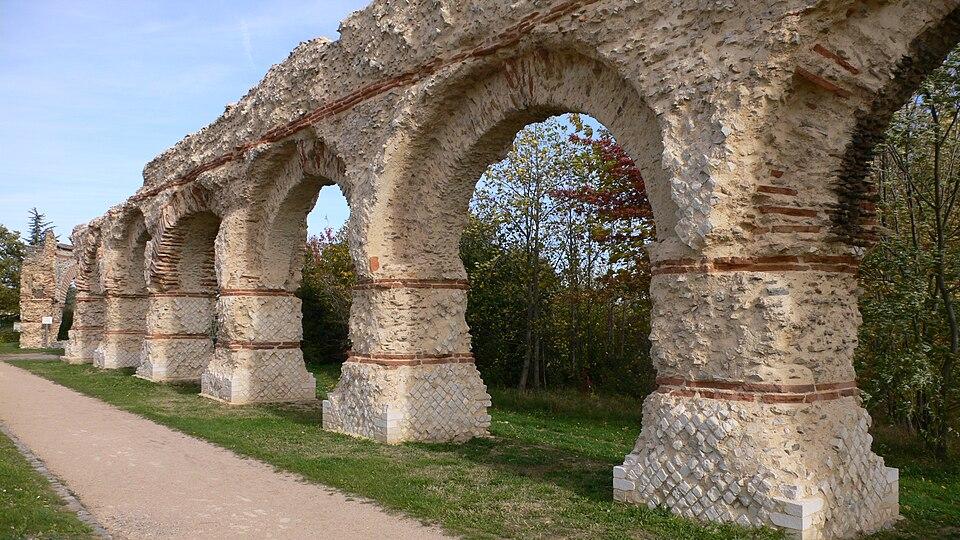Monument Historique Aqueduc du Gier pour le lieu-dit «Le Violon» situé à Orliénas