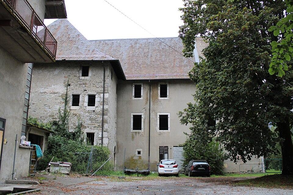 Monument Historique Château de la Croix situé à Scionzier