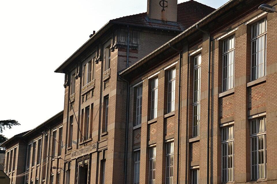 Architecture Contemporaine Remarquable Lycée Turgot, ancienne usine de papeterie (usine de reliure) des Etablissements Paul Mellotée situé à Limoges